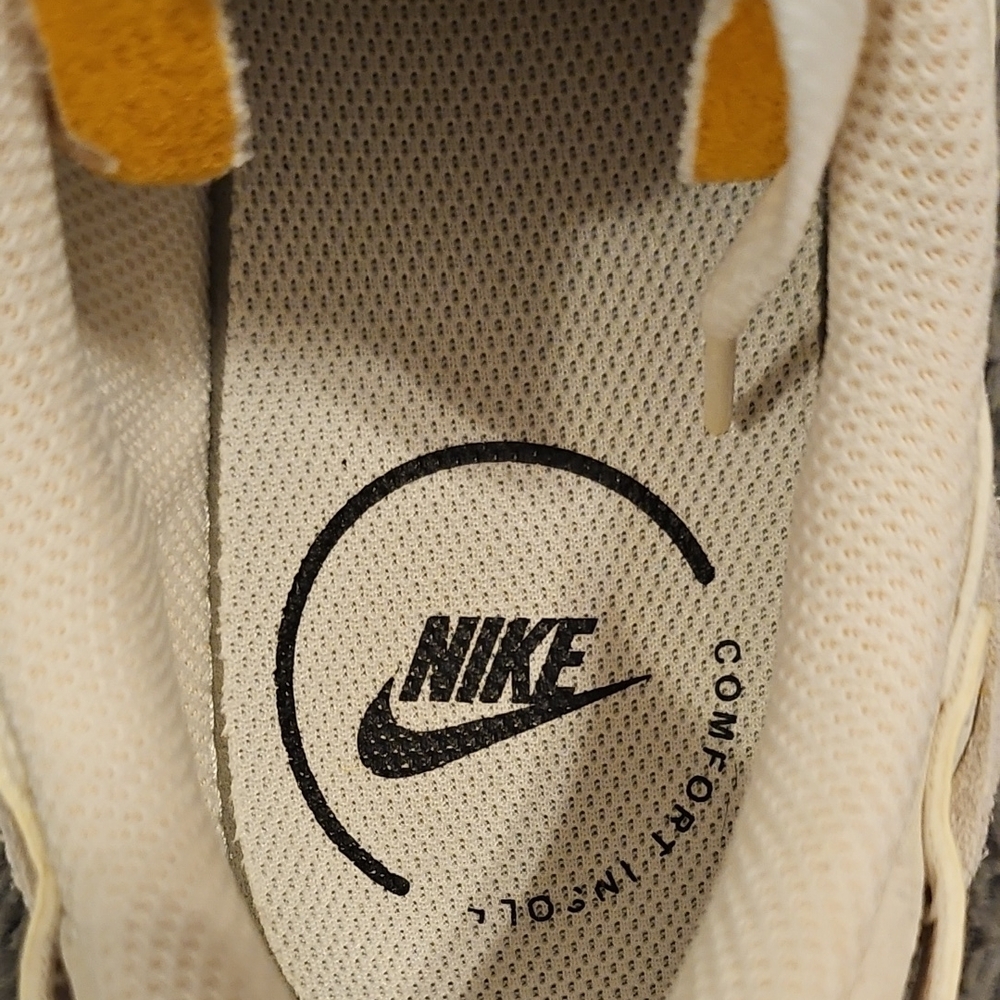 Nike Cream and Yellow Sneakers - Picture 2 of 7